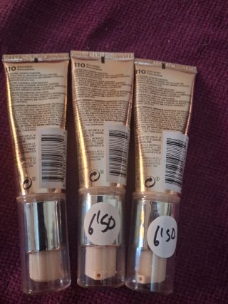 Revlon Candid Glow Base 110 Beige