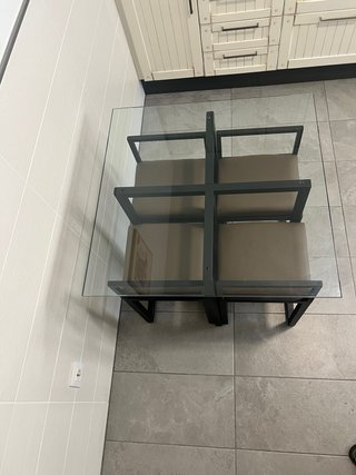 Mesa diseño con 4 sillas