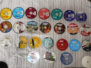 Lote 24 CDs y DVDs Informática