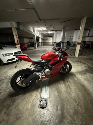 Ducati 899 Panigale Roja