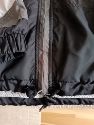 Chaqueta deportiva Nike M negra y roja