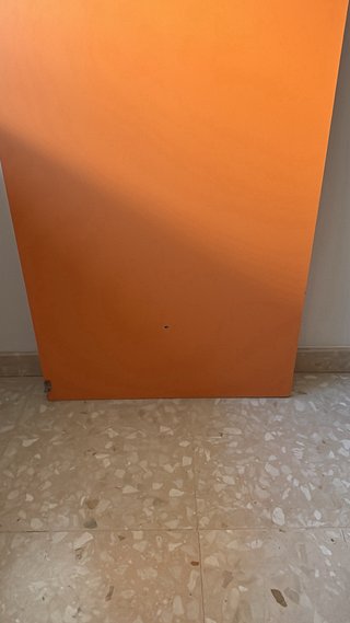 Panel de madera naranja