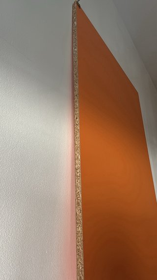 Panel de madera naranja