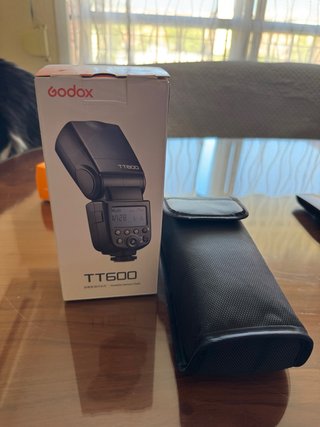 Flash Godox TT600 con funda
