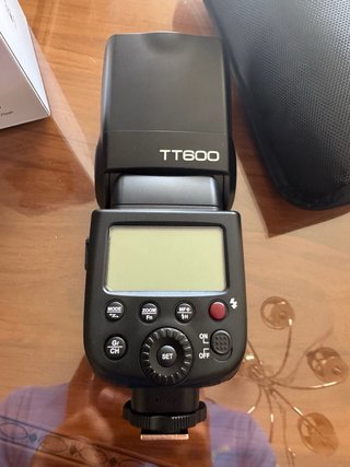 Flash Godox TT600 con funda