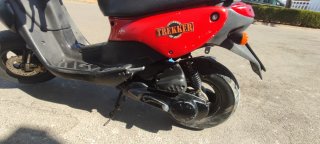 Peugeot Trekker 50 Scooter Roja y Negra