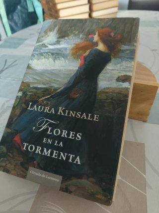 Libro FLORES EN LA TORMENTA