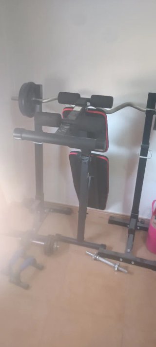 Banco de pesas con barra y discos