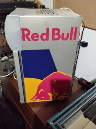 Mini Nevera Red Bull