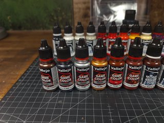 Lote Pinturas Vallejo y Figuras Warhammer