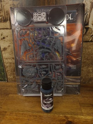Lote Pinturas Vallejo y Figuras Warhammer