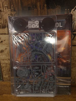 Lote Pinturas Vallejo y Figuras Warhammer