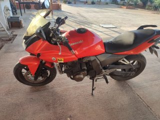 Moto Kawasaki Roja Naked/Sportbike