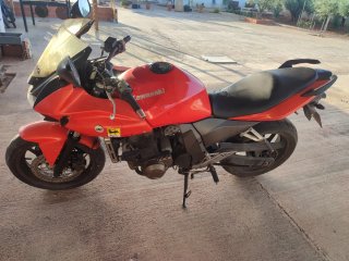 Moto Kawasaki Roja Naked/Sportbike