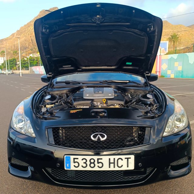 Coche deportivo negro