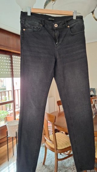 Pantalón vaquero negro chica