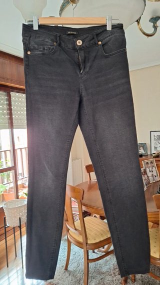 Pantalón vaquero negro chica