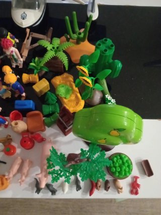 Lote Playmobil: Avión, Dinosaurio y Figuras