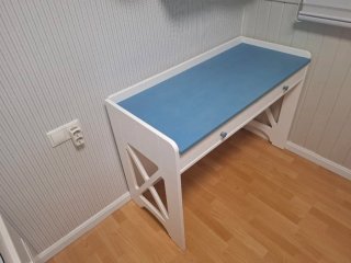 Escritorio juvenil blanco y azul