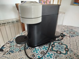 Cafetera Nespresso Vertuo Negra