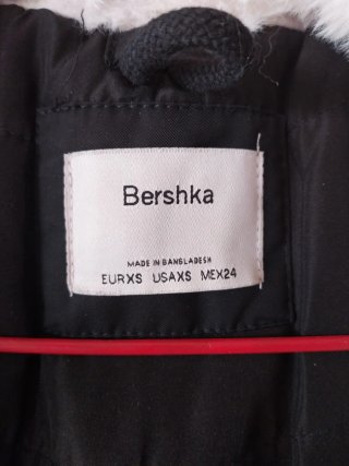 Chaqueta Bershka negra con forro
