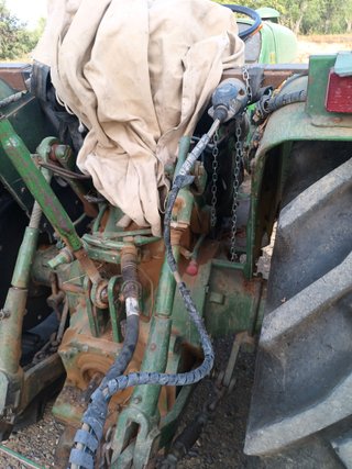 Remolque agrícola basculante hidráulico