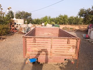 Remolque agrícola basculante hidráulico