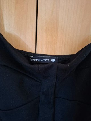 Vestido negro corto con encaje