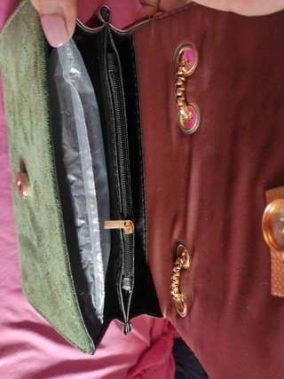 Bolso fiesta terciopelo verde con cadena dorada
