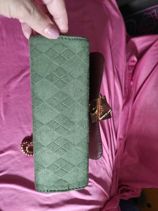 Bolso fiesta terciopelo verde con cadena dorada