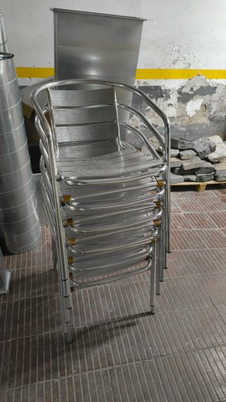 Silla de aluminio apilable