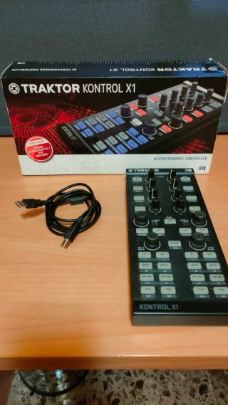 Controlador DJ Traktor Kontrol X1 MK1