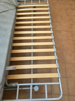 Sofá-cama IKEA verde en Baiona