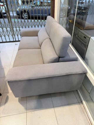 SOFÁ GRIS DE DISEÑO MUY BONITO SEMINUEVO