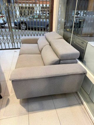 SOFÁ GRIS DE DISEÑO MUY BONITO SEMINUEVO