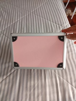 Maletín de maquillaje rosa y plateado