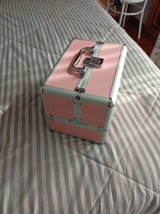 Maletín de maquillaje rosa y plateado