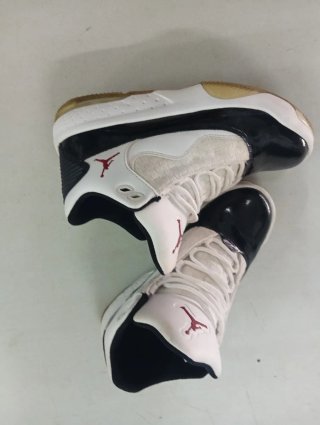 Zapatillas Jordan Negras y Blancas