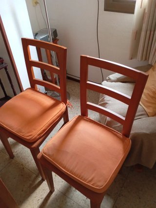 2 Sillas Madera con Cojines Naranja