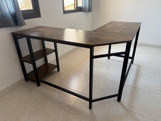Escritorio esquinero L VASAGLE de madera y metal