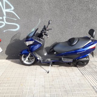 Suzuki Burgman Azul Maxi Scooter