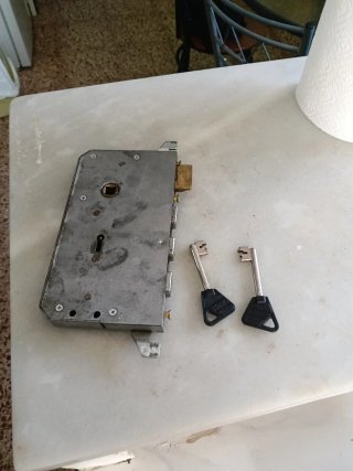 Cerradura de puerta con 2 llaves