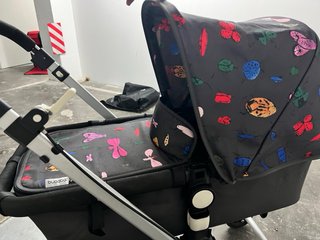 Coche  Bugaboo con funda muy buen estado