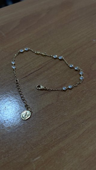 Pulsera Swarovski dorada con cristales blancos
