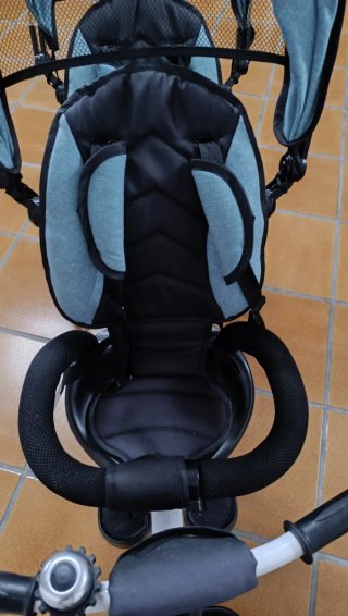 Triciclo gemelar para dos niños. Marca G-melar