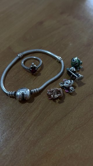 Pulsera Pandora con Anillo y Charms
