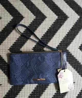 Cartera Sfera efecto piel de serpiente azul