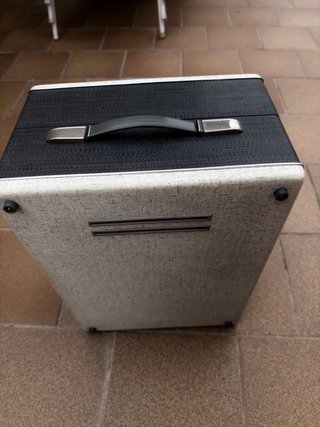 Tocadiscos antiguo con altavoces
