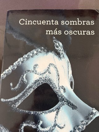 Cincuenta sombras más oscuras
