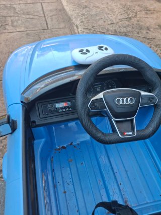 Coche eléctrico Audi RS e-tron GT azul